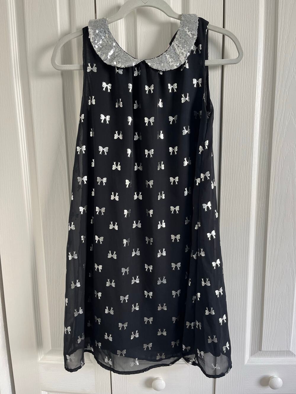 Girls kid Topia, sleeveless black dress with silver bows size 14–16